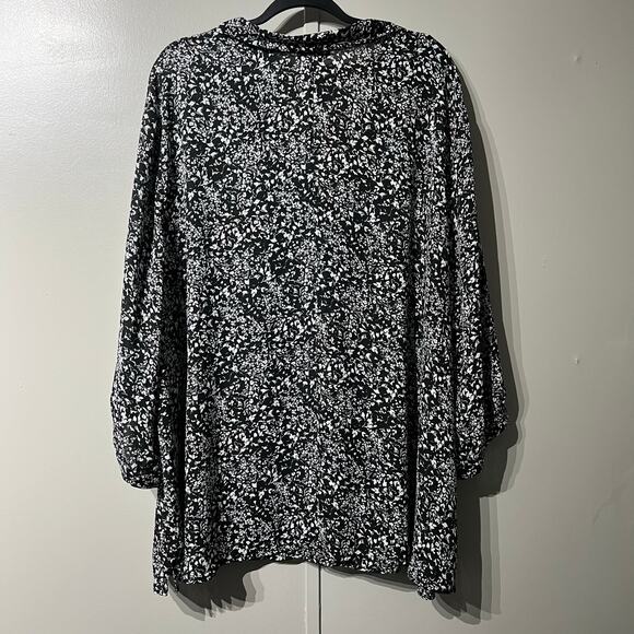 Catherines Collared Floral V Neck Button Down 3/4 Sleeves Career Blouse | 4X - Picture 3 of 8